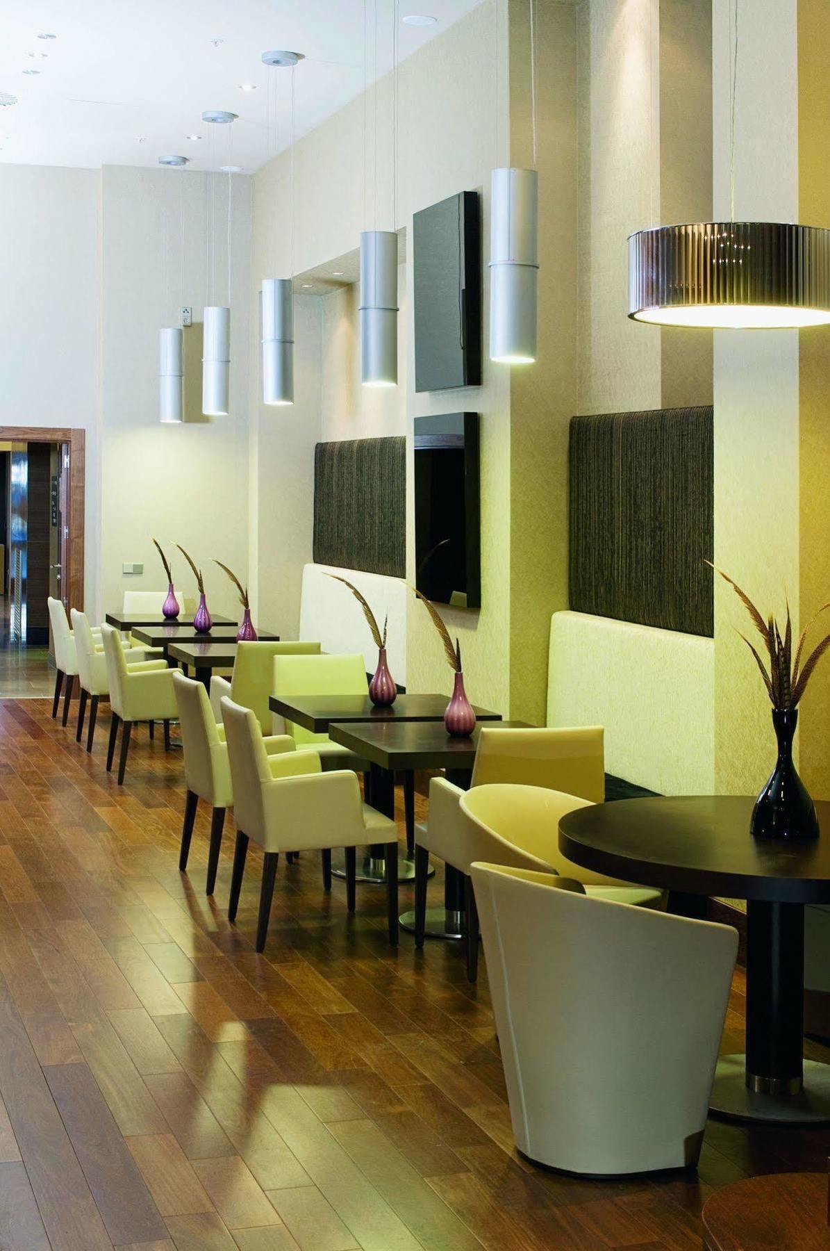 Hotel Nh Познан Екстериор снимка