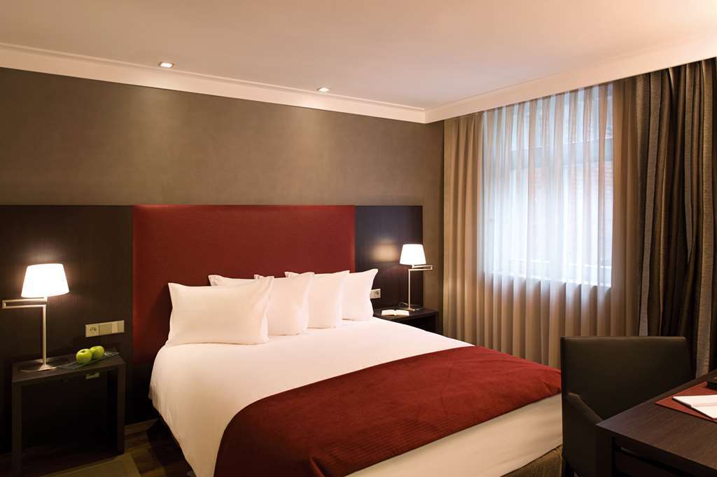 Hotel Nh Познан Стая снимка