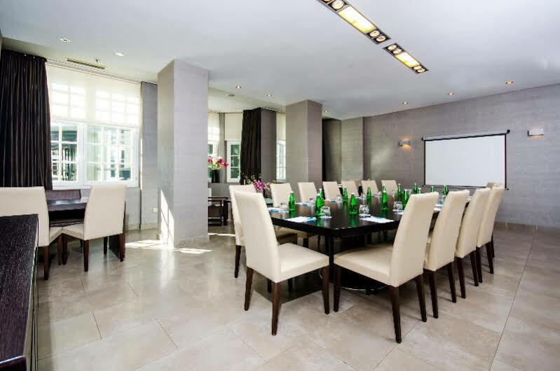 Hotel Nh Познан Екстериор снимка