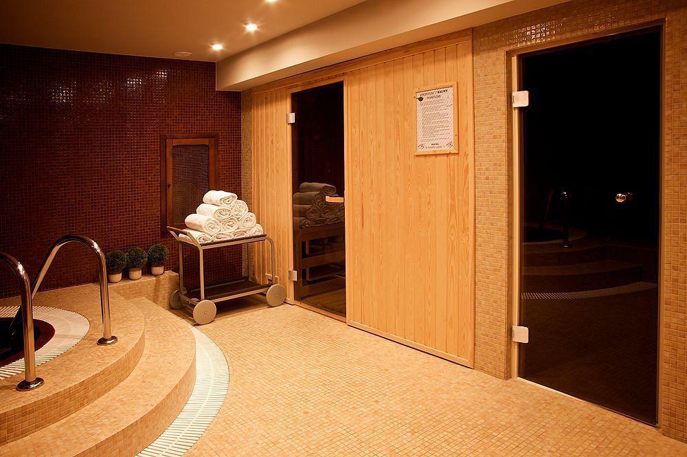 Hotel Nh Познан Екстериор снимка